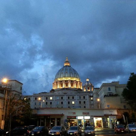 Living In San Peter Apartment โรม ภายนอก รูปภาพ